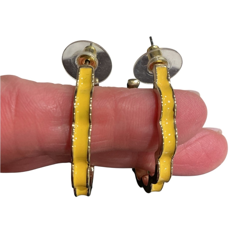 ISAAC MIZRAHI Yellow Enamel Scalloped Hoop Earrings NWT